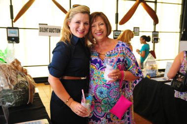 19 Eylül 2015 'te, Bebekler için Kahramanlar Sanford Florida' da bir bağış etkinliğine ev sahipliği yaptı..  