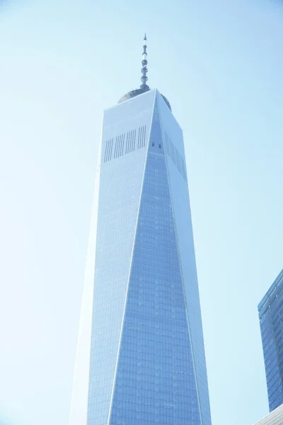 Égre Néző Felhőkarcolókon Keresztül — Stock Fotó
