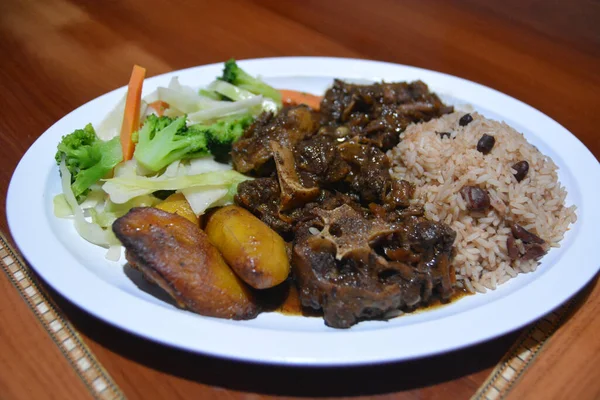 Όμορφο Πιάτο Νόστιμο Φαγητό Της Καραϊβικής — Φωτογραφία Αρχείου