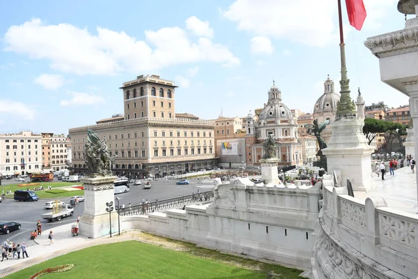 罗马Altare Dela Patria附近几座建筑物的美丽景色 — 图库照片