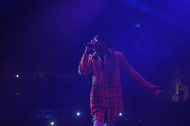 R & B Şarkıcısı Usher 12 Aralık 2014 'te Orlando Florida' daki Amway Center 'da sahne alacak..  