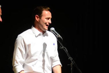 Şarkıcı Jon Bon Jovi, 5 Kasım 2016 'da St. Petersburg Florida' da Devlet Street Theater in Support of HIllary Clinton 'ın Başkan İhalesi' nde sahne alıyor.