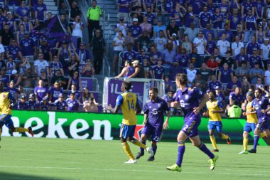 Orlando City 29 Nisan 2017 'de Orlando, Florida' daki Orlando City Stadyumu 'nda Colorado Rapids' e ev sahipliği yaptı.) 