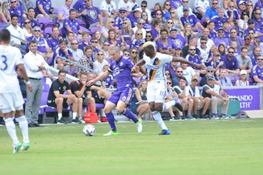 Orlando City 15 Nisan 2017 'de Florida, Orlando' daki Citrus Bowl 'da Los Angeles Galaksisine ev sahipliği yaptı..  