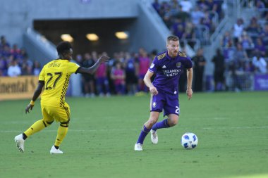 Orlando Magic oyuncusu Fournier, 25 Ekim 2018 tarihinde Orlando Florida 'daki Amway Center' da spor ceketlilere karşı gol atmaya çalıştı..  