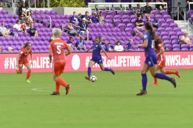 Orlando Pride, 22 Nisan 2018 'de Florida, Orlando' daki Exploria Stadyumu 'nda Houston Dash' e ev sahipliği yaptı..  