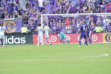 Orlando City 15 Nisan 2017 'de Florida, Orlando' daki Citrus Bowl 'da Los Angeles Galaksisine ev sahipliği yaptı..  