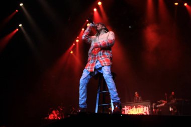 R & B Şarkıcısı Usher 12 Aralık 2015 'te Orlando Florida' daki Amway Center 'da sahne alacak..  