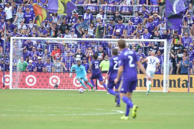 Orlando City 15 Nisan 2017 'de Florida, Orlando' daki Citrus Bowl 'da Los Angeles Galaksisine ev sahipliği yaptı..