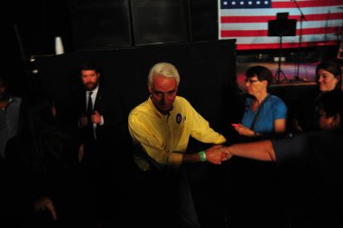 Şarkıcı Jon Bon Jovi, 5 Kasım 2016 'da St. Petersburg Florida' da Devlet Street Theater in Support of HIllary Clinton 'ın Başkan İhalesi' nde sahne alıyor.