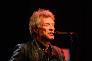 Şarkıcı Jon Bon Jovi, 5 Kasım 2016 'da St. Petersburg Florida' da Devlet Street Theater in Support of HIllary Clinton 'ın Başkan İhalesi' nde sahne alıyor.
