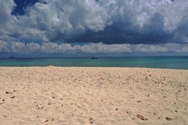 George Town 'daki Caymond Adası' ndaki en güzel plajların güzel manzarası. 