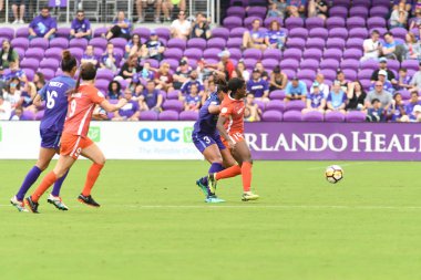 Orlando Pride, 22 Nisan 2018 'de Florida, Orlando' daki Exploria Stadyumu 'nda Houston Dash' e ev sahipliği yaptı.. 