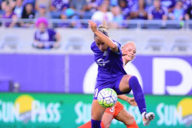 Orlando Pride sunucusu Houston Dash 23 Haziran 2016 'da Orlando Florida' daki Dünya Kampı Stadyumu 'nda..