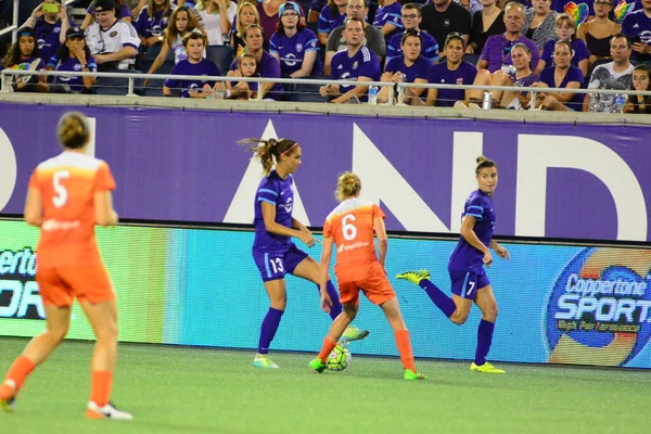 Orlando Pride sunucusu Houston Dash 23 Haziran 2016 'da Orlando Florida' daki Dünya Kampı Stadyumu 'nda..