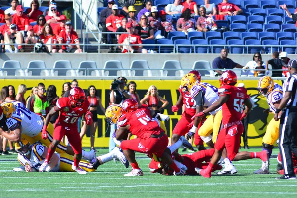 Lsu Enfrenta Louisville Durante 71St Citrus Bowl Camping World Stadium — Fotografia de Stock