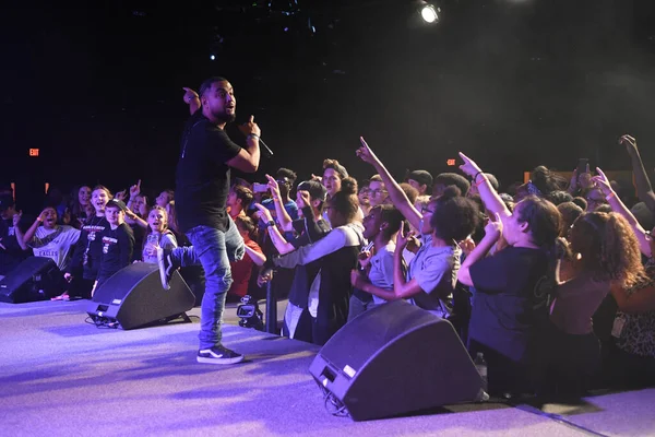 Crossover Kilisesi, 6 Ekim 2018 'de Tampa Florida' daki Crossover Kilisesi 'nde iki yıllık lezzet festivaline ev sahipliği yapıyor..  