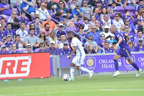 Orlando City 15 Nisan 2017 'de Florida, Orlando' daki Citrus Bowl 'da Los Angeles Galaksisine ev sahipliği yaptı..  