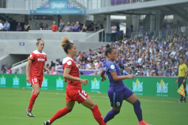 Orlando Pride 22 Nisan 2017 'de Orlando City Stadyumu' nda Washington Spirit 'e ev sahipliği yaptı..  