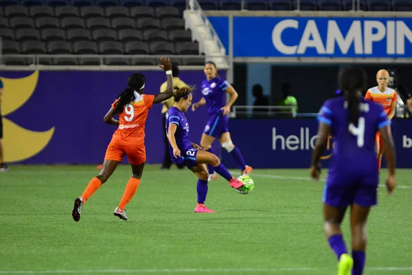 Orlando Pride sunucusu Houston Dash 23 Haziran 2016 'da Orlando Florida' daki Dünya Kampı Stadyumu 'nda..