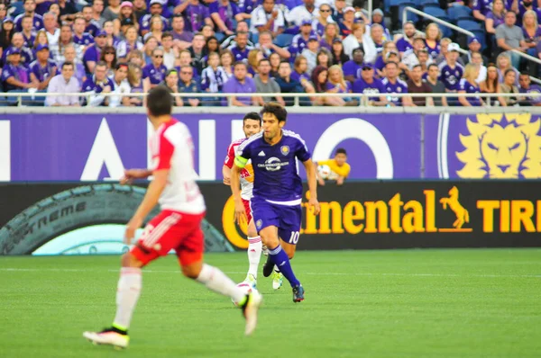 Orlando City SC, 6 Mayıs 2016 'da Orlando Florida' daki Dünya Kampı Stadyumu 'nda New York Red Bulls' a ev sahipliği yaptı..  