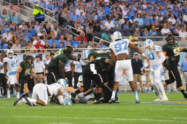 Kuzey Carolina 29 Aralık 2015 tarihinde Orlando Florida 'daki Kamp Dünya Stadyumu' nda oynanan Russell Atletizm Kupası 'nda Baylor ile karşılaşacak.. 