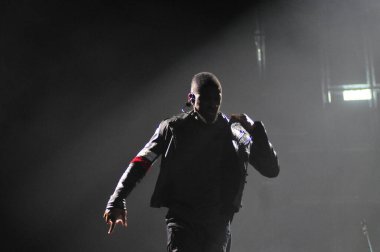 R & B Şarkıcısı Usher 12 Aralık 2014 'te Orlando Florida' daki Amway Center 'da sahne alacak..  
