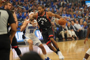 Orlando Magic 21 Nisan 2019 tarihinde Orlando Florida 'daki Amway Arena' da düzenlenen NBA Playoff 1 'de Toronto Rapçileri' ne ev sahipliği yapıyor..