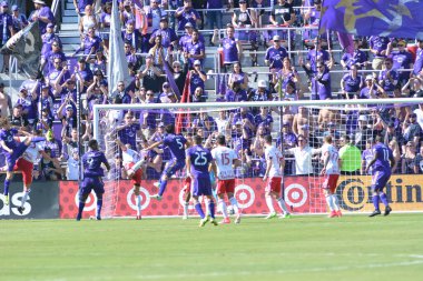 Orlando City SC, 9 Nisan 2019 'da Orlando, Florida' daki Citrus Bowl 'da New York Red Bulls' a ev sahipliği yapıyor.. 