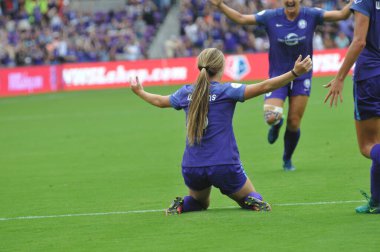 Orlando Pride 22 Nisan 2017 'de Orlando City Stadyumu' nda Washington Spirit 'e ev sahipliği yaptı..  
