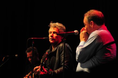 Şarkıcı Jon Bon Jovi, 5 Kasım 2016 'da St. Petersburg Florida' da Devlet Street Theater in Support of HIllary Clinton 'ın Başkan İhalesi' nde sahne alıyor.