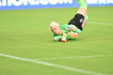 Orlando Pride, 22 Nisan 2018 'de Florida, Orlando' daki Exploria Stadyumu 'nda Houston Dash' e ev sahipliği yaptı..  