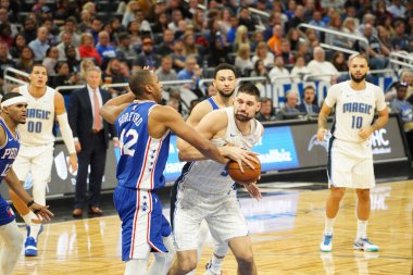 Orlando Magic 27 Aralık 2019 Cuma günü Orlando, Florida 'daki Amway Arena' da Philadelphia 76ers 'a ev sahipliği yapıyor..