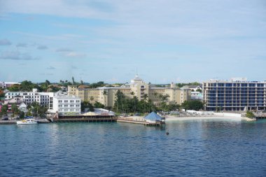 Rıhtım ve kıyı manzarası, şehir