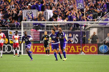 Orlando City SC, 6 Mayıs 2016 'da Orlando Florida' daki Dünya Kampı Stadyumu 'nda New York Red Bulls' a ev sahipliği yaptı..
