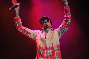 R & B Şarkıcısı Usher 12 Aralık 2014 'te Orlando Florida' daki Amway Center 'da sahne alacak..  