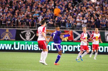 Orlando City SC, 6 Mayıs 2016 'da Orlando Florida' daki Dünya Kampı Stadyumu 'nda New York Red Bulls' a ev sahipliği yaptı..  