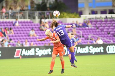 Orlando Pride, 22 Nisan 2018 'de Florida, Orlando' daki Exploria Stadyumu 'nda Houston Dash' e ev sahipliği yaptı..  