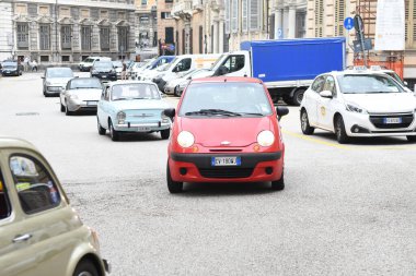 Küçük şirin İtalyan arabasının manzarası