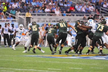 Kuzey Carolina 29 Aralık 2015 tarihinde Orlando Florida 'daki Kamp Dünya Stadyumu' nda oynanan Russell Atletizm Kupası 'nda Baylor ile karşılaşacak.. 