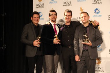 15 Ekim 2013 'te Tennessee, Nashville' deki Allen Arena 'da düzenlenen 44. GMA Dove Ödülleri' nin sahne arkasında.