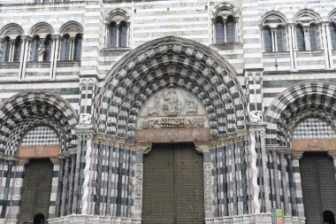 Güzel binaların cepheleriyle sokak manzarası, İtalya şehir manzarası