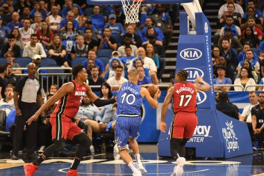 Orlando Magic 17 Ekim 2018 'de Orlando Florida' daki Amway Center 'da Miami Heat' i sunar..  