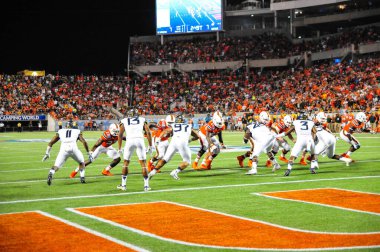 28 Aralık 2016 tarihinde Orlando Florida 'daki Camp World Stadyumu' nda oynanan 71. Russell Kupası sırasında Batı Virginia Dağları Miami Kasırgaları ile karşı karşıya geldi..  