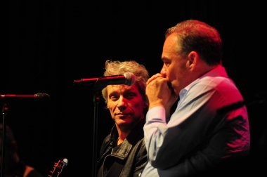 Şarkıcı Jon Bon Jovi, 5 Kasım 2016 'da St. Petersburg Florida' da Devlet Street Theater in Support of HIllary Clinton 'ın Başkan İhalesi' nde sahne alıyor.