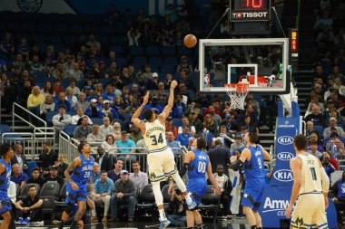 Orlando Magic, 8 Şubat 2020 tarihinde Orlando Florida 'daki Amway' de Milwaukee Bucks 'a ev sahipliği yaptı..  