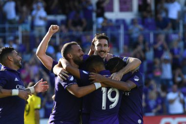 Orlando Magic oyuncusu Fournier, 25 Ekim 2018 tarihinde Orlando Florida 'daki Amway Center' da spor ceketlilere karşı gol atmaya çalıştı..  