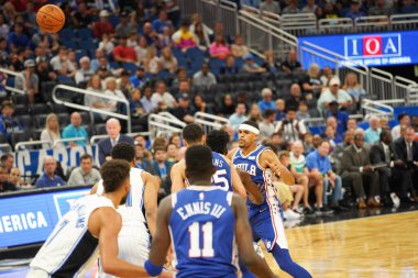 Orlando Magic 13 Ekim 2019 'da Florida, Orlando' daki Amway Center 'da Philadelphia 76ers' a ev sahipliği yaptı..