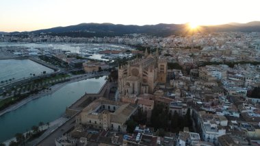 Gün batımında Palma Kilisesi manzarası 