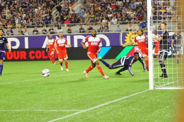 Orlando City SC, 8 Mayıs 2015 'te Florida' daki Kamp Dünyası Stadyumu 'nda Los Angeles Galaksisi' ne ev sahipliği yaptı.. 